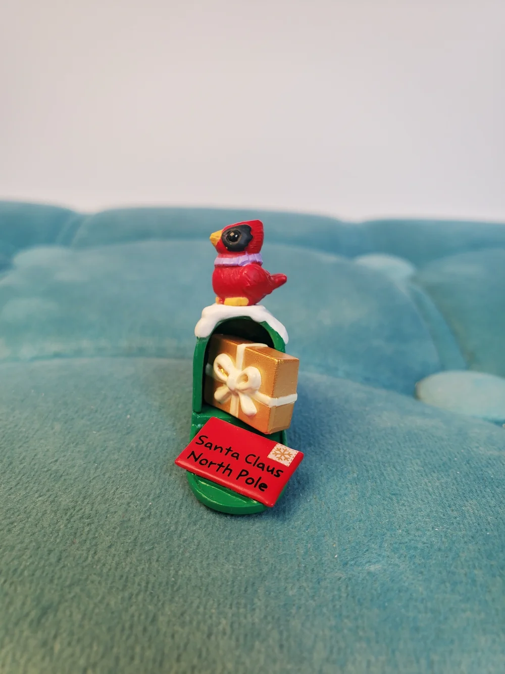2014 Hallmark Keepsake Mini Ornament Santa Has Mail QXM8523